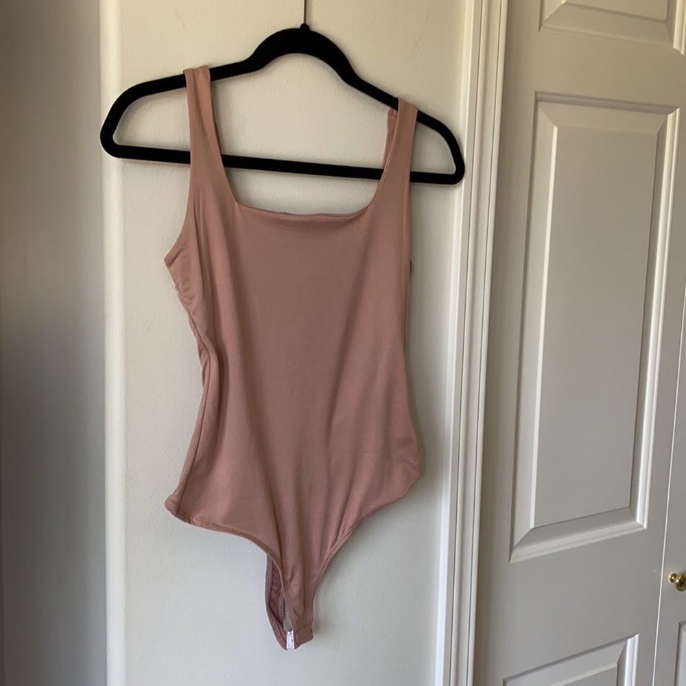 FREELY - Dusty Pink Square Neck Casual
Basic Soft Tank Top Bodysuit - Picture 8 of 11